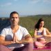 un-couple-en-pleine-meditation