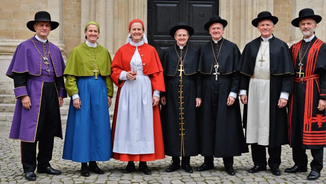 découvrez les vêtements catholiques traditionnels et leur signification dans la liturgie et la culture religieuse, gérez votre apparence avec respect et piété.